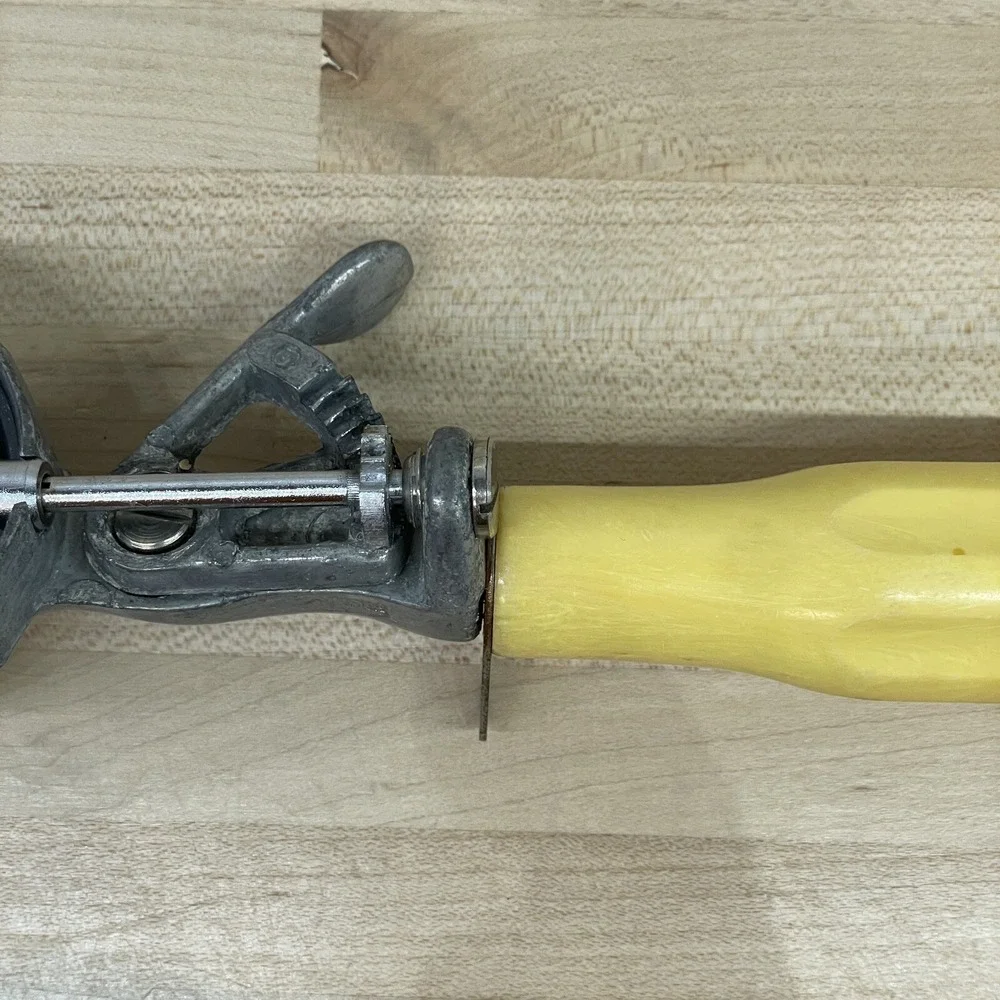 Vtg Ice Cream Scoop‎ Vintage Progressus Italy Yellow Handle Parlor Serving Heavy